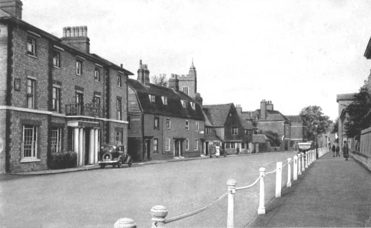 Upper High Street - 1940