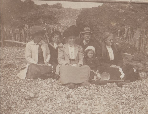 Edwardian Family Picnic - c 1912