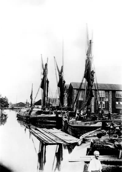Medway Sailing Barges - 1900
