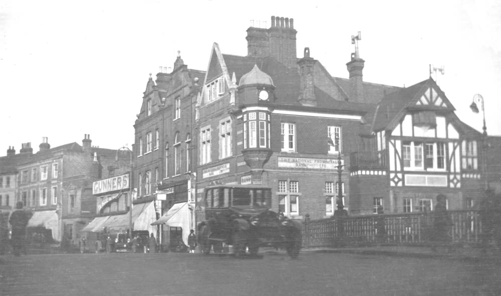 High Street and Bridge over the Medway - c 1920